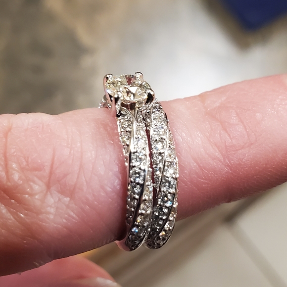 Hearts on Fire engagement ring set, size 6. - Picture 4 of 6